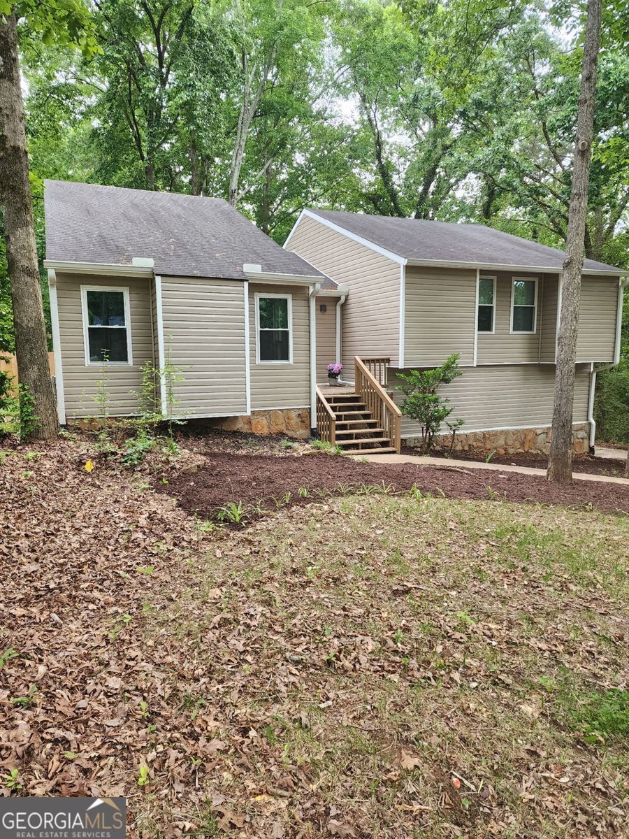 6739 Valley Court Douglasville - 1