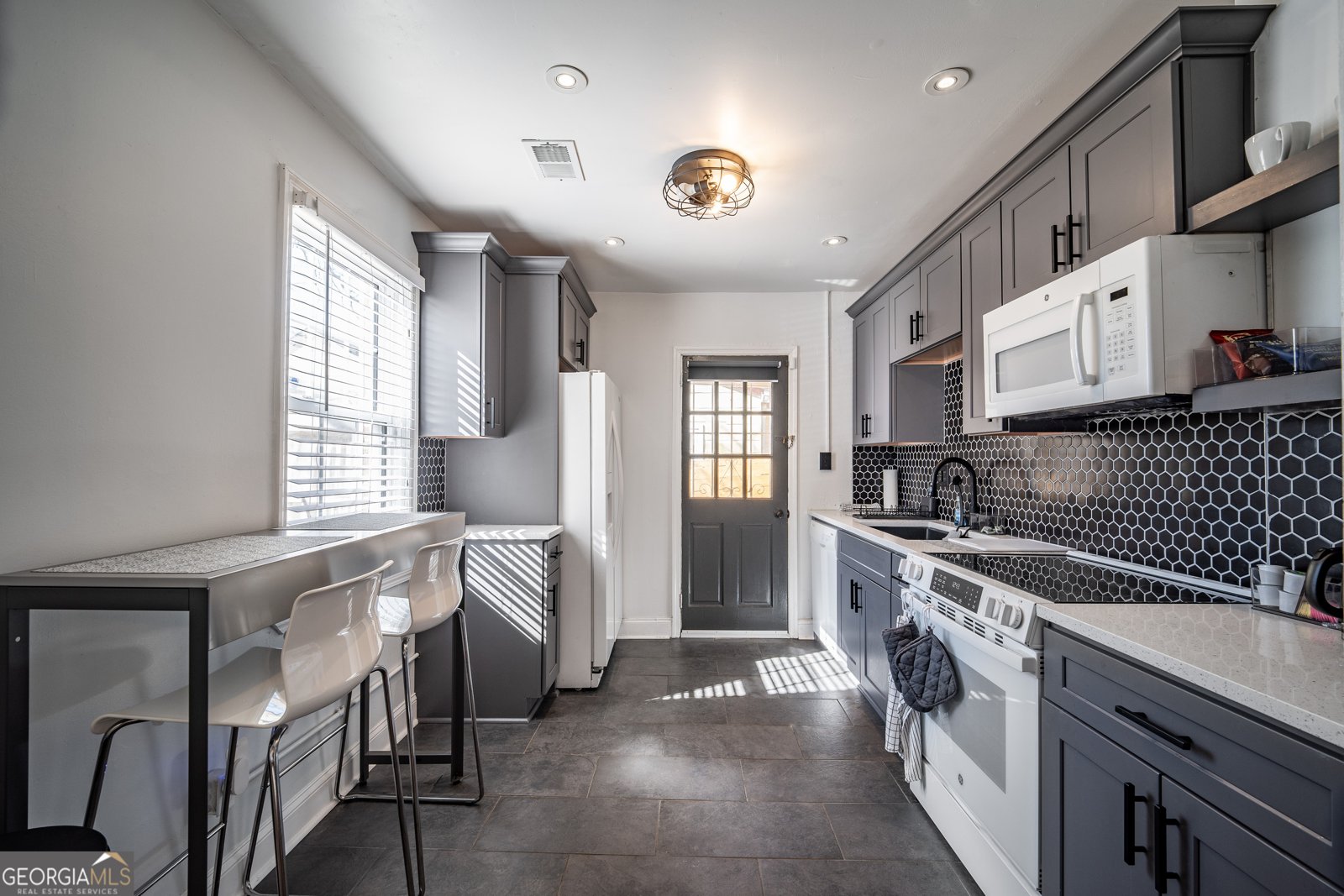 1475 ELIZABETH Lane East Point - 5