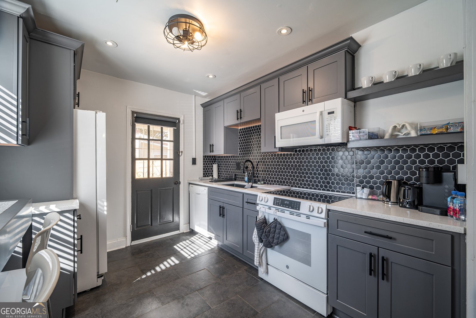 1475 ELIZABETH Lane East Point - 6