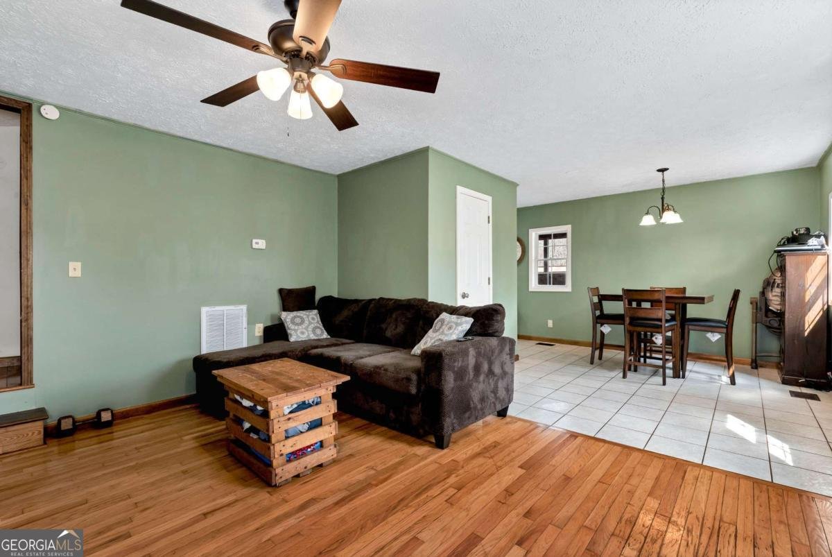 2986 Defoor Road Toccoa - 33