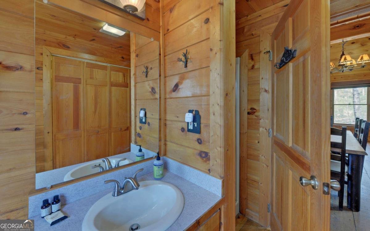 184 Smith Hill Road Cherry Log - 14