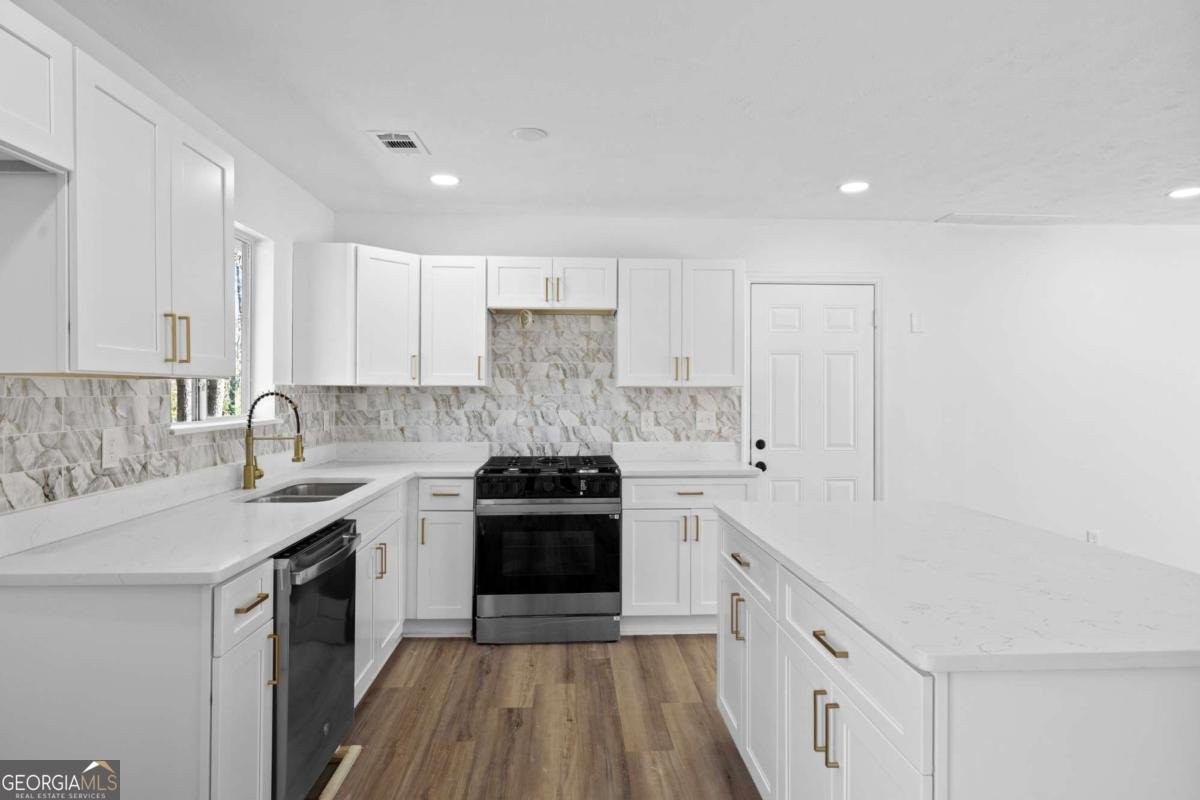 8212 Englewood Trail Riverdale - 14