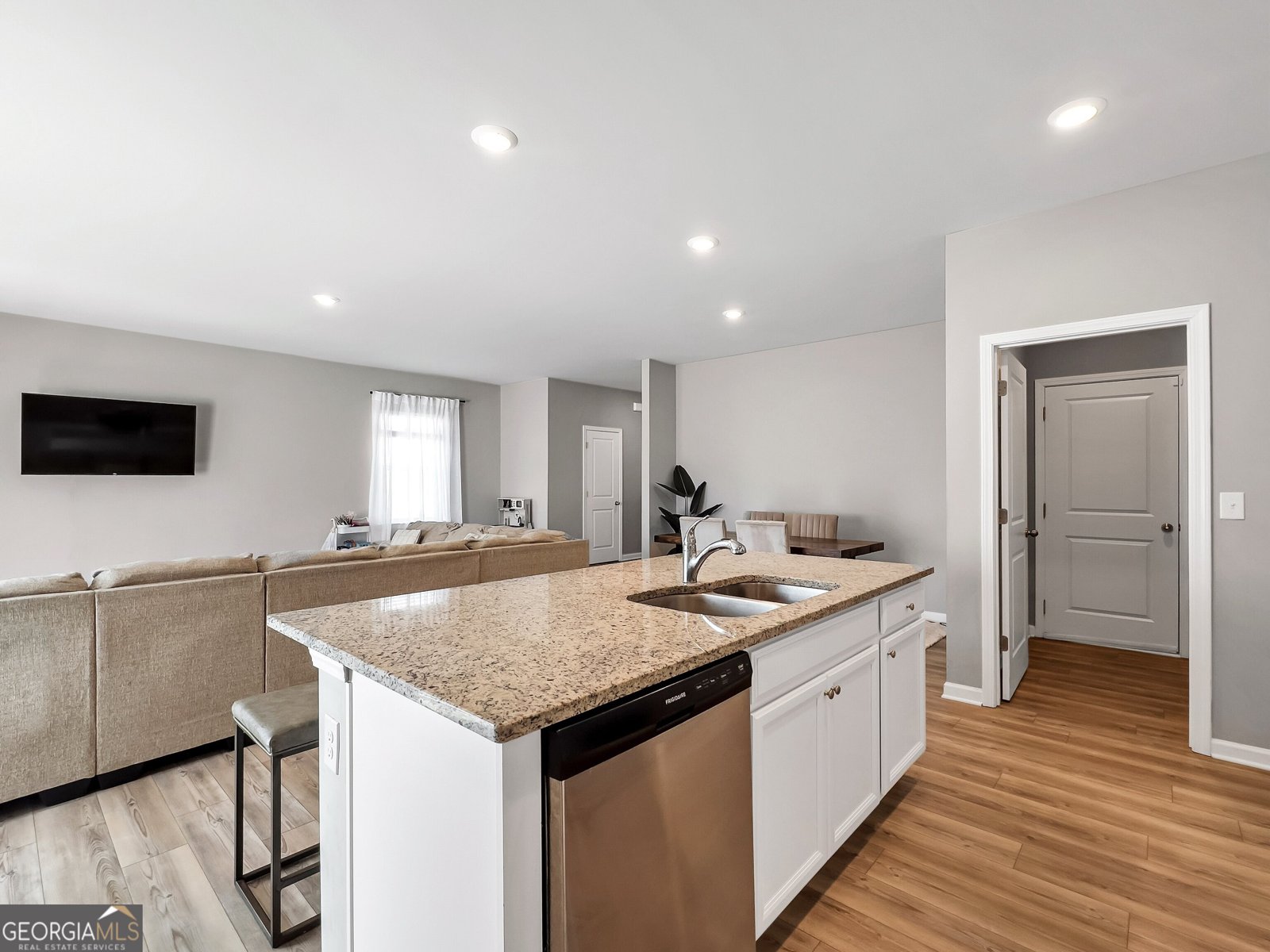 301 Amsterdam Way Hampton - 14