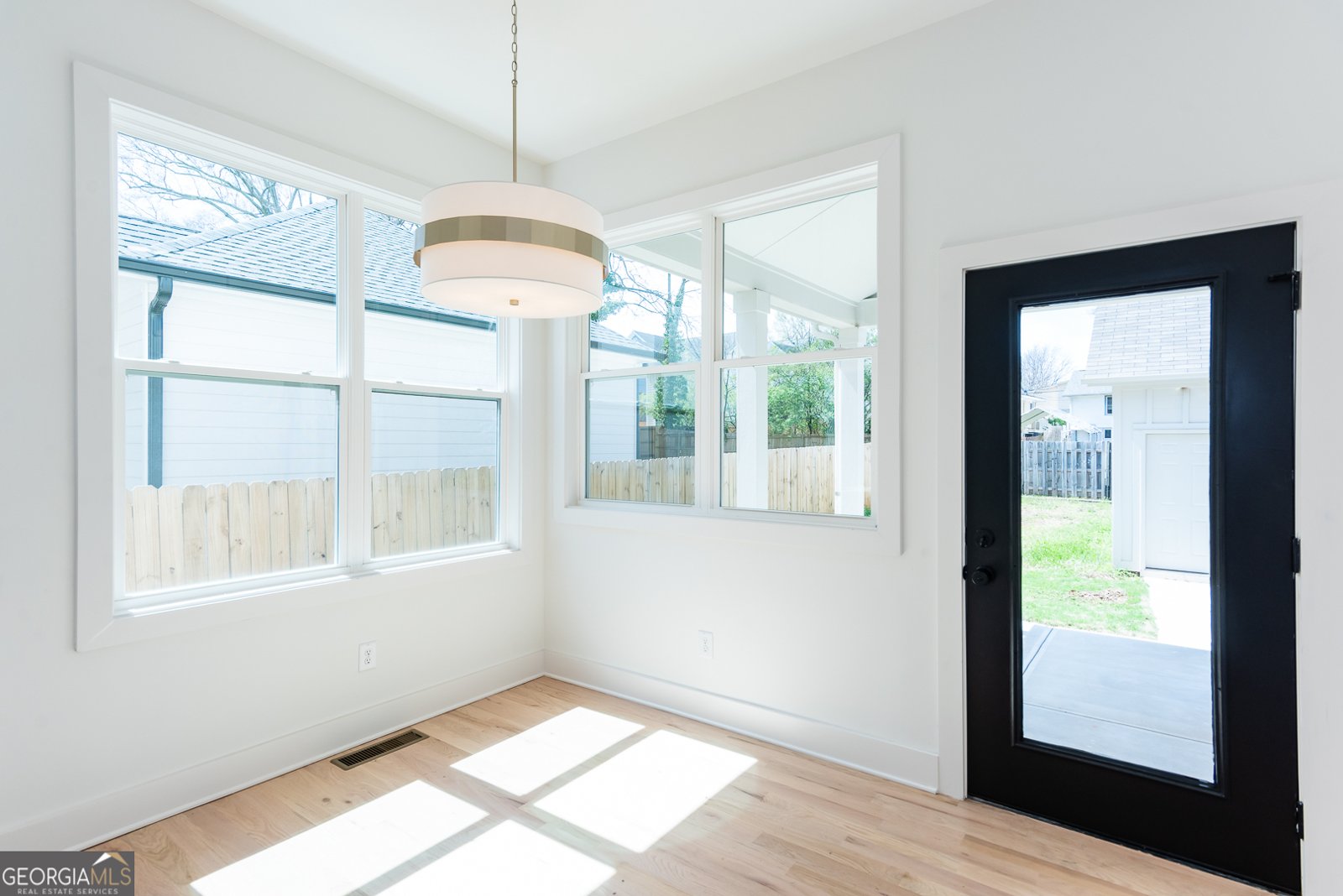 3395 Lee Street East Point - 14