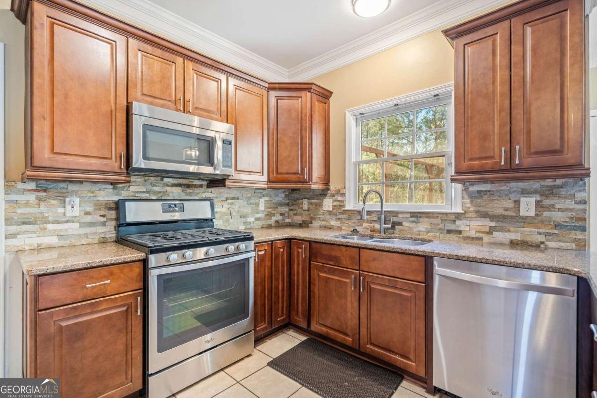 1039 Ashfern Walk Woodstock - 14