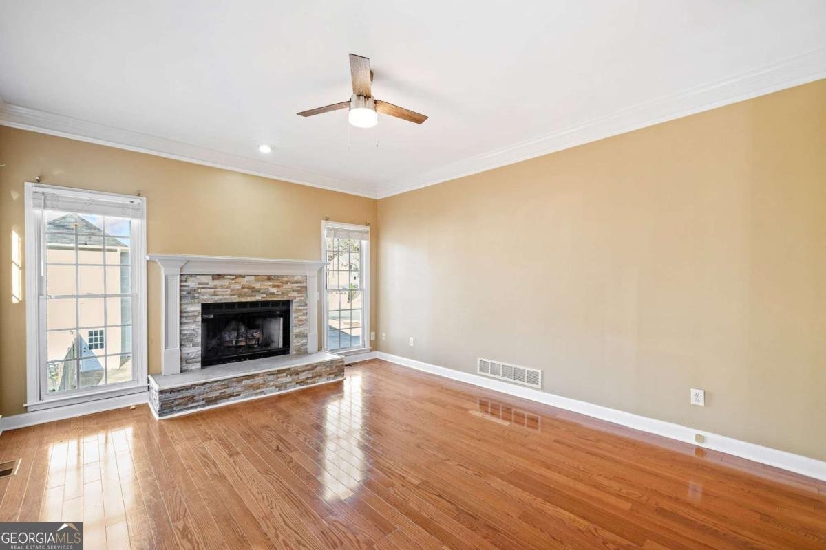 1039 Ashfern Walk Woodstock - 18