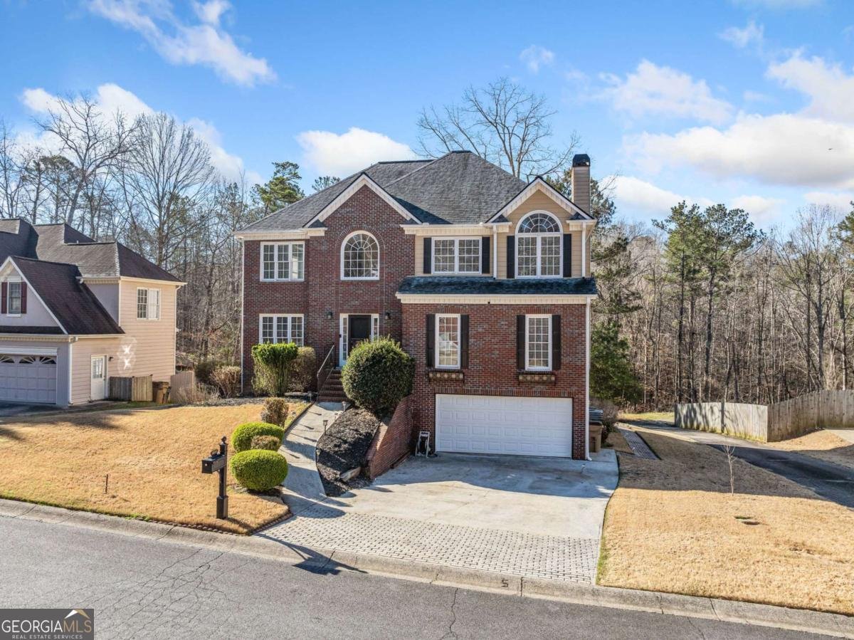 1039 Ashfern Walk Woodstock - 2