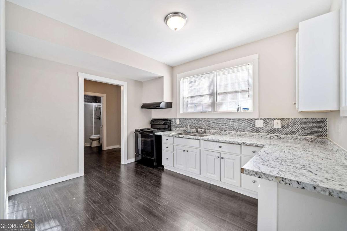 1039 Ashfern Walk Woodstock - 36