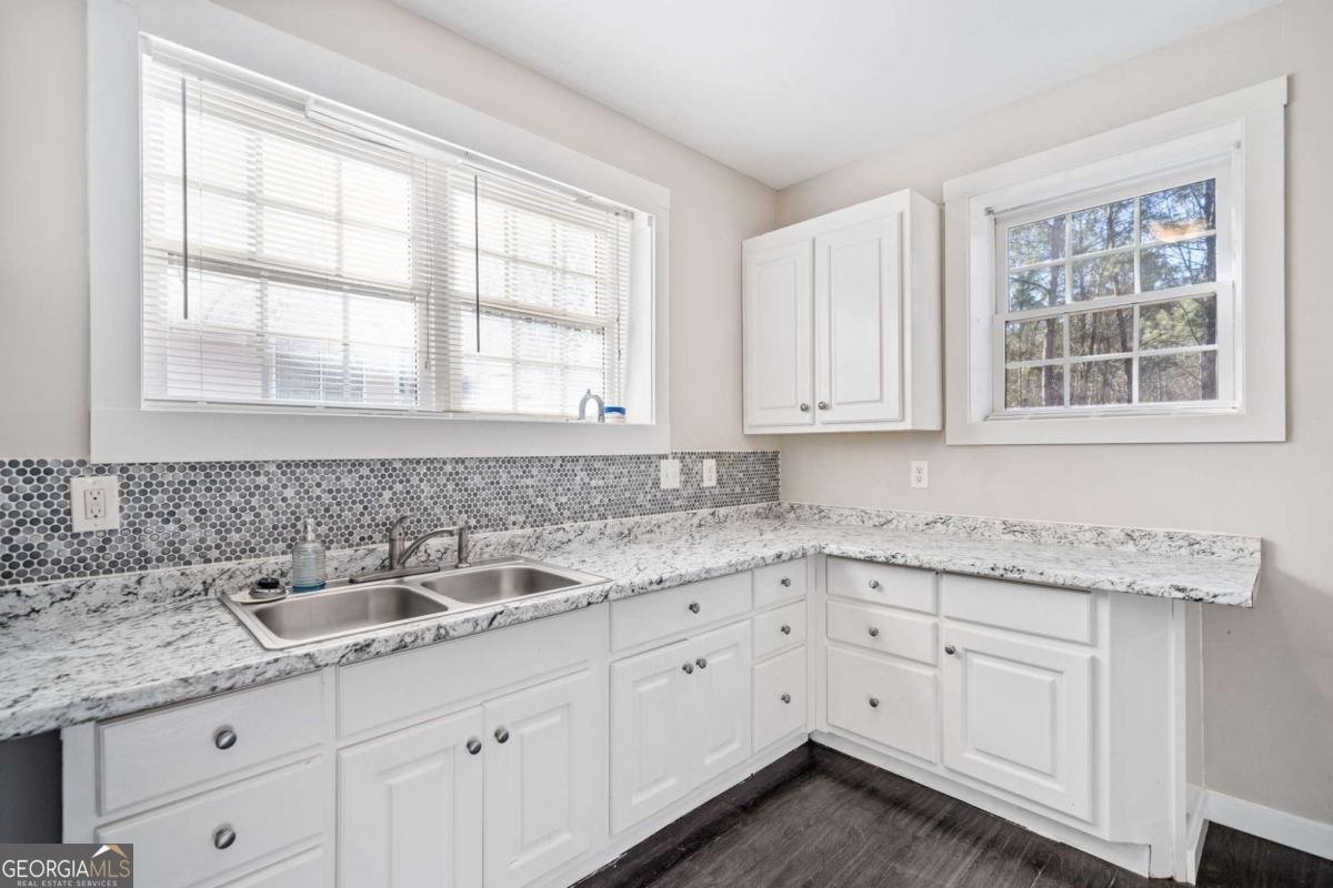 1039 Ashfern Walk Woodstock - 37