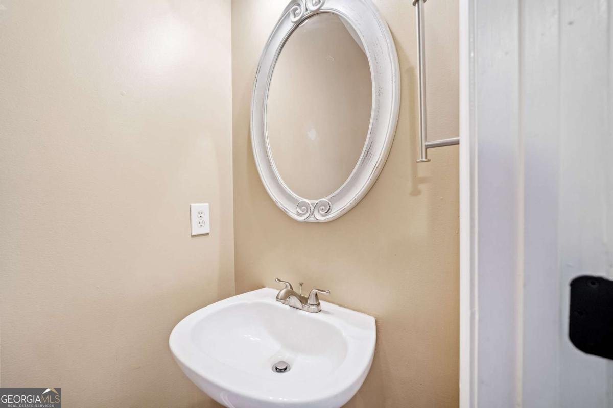 1039 Ashfern Walk Woodstock - 7