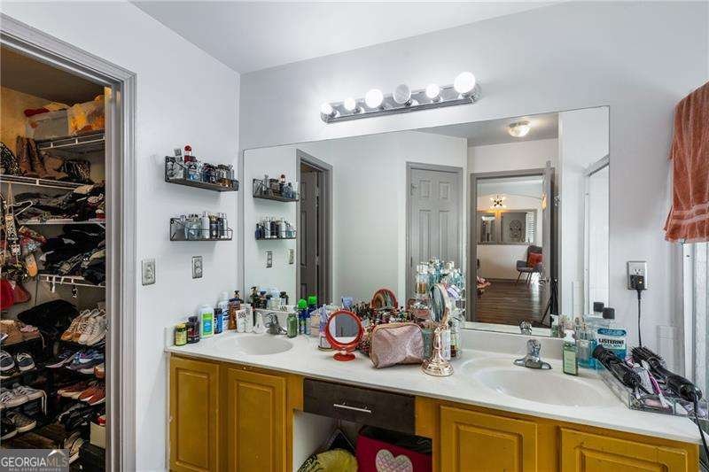 949 Tumlin Trace Lawrenceville - 23