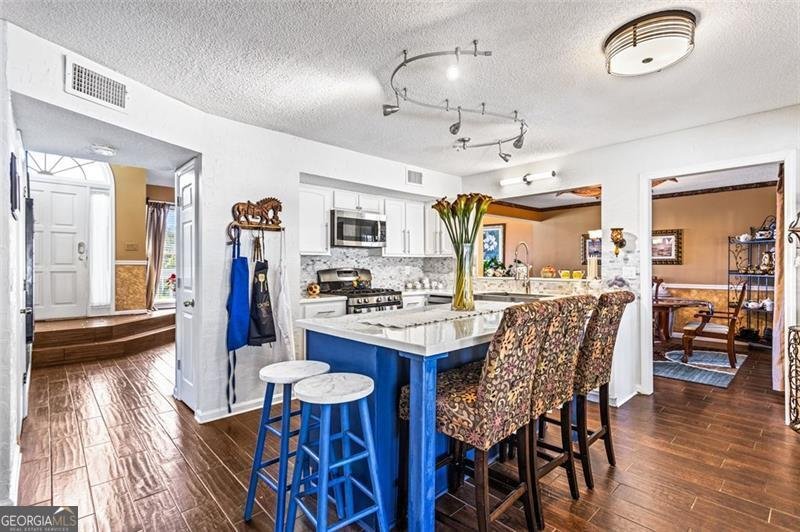 290 LEIGH KAY Drive Lawrenceville - 14