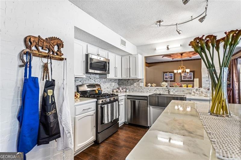 290 LEIGH KAY Drive Lawrenceville - 17