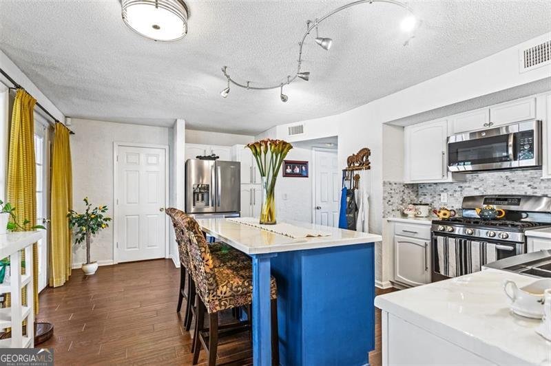 290 LEIGH KAY Drive Lawrenceville - 18