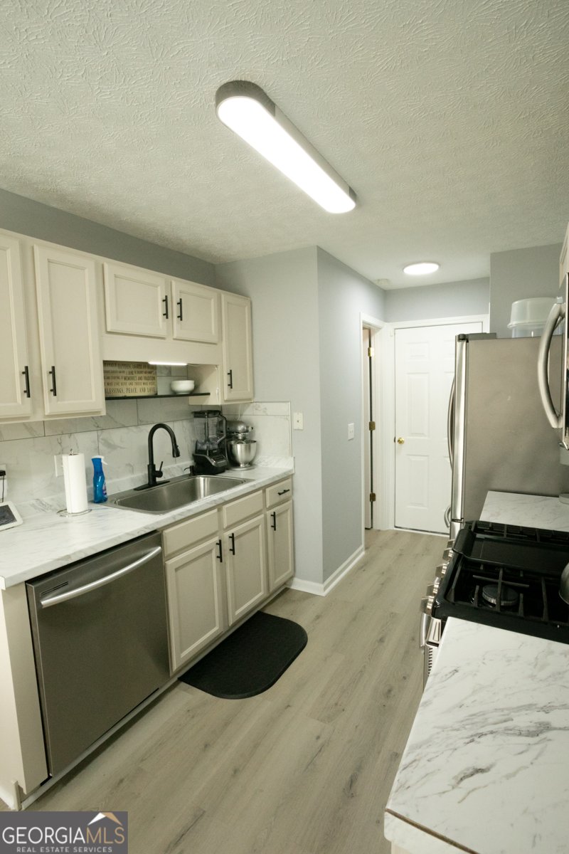 102 Silver Fox Trail Dallas - 11