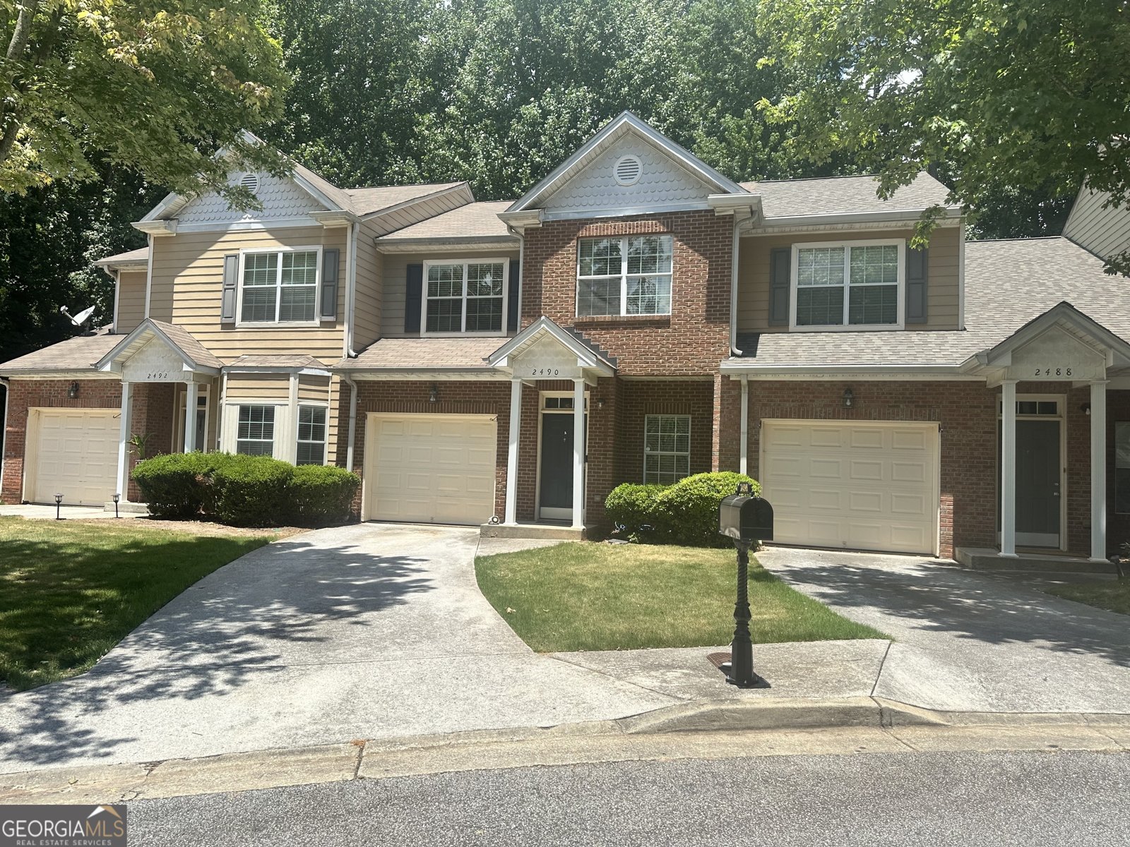 2490 Laurel Circle Atlanta - 1