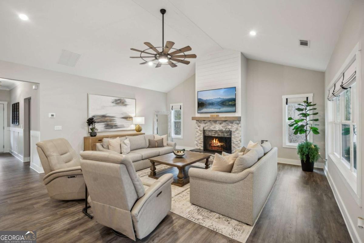 6185 White Way Gainesville - 12