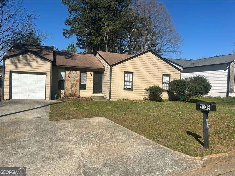 2039 Corners Circle Lithonia - 1