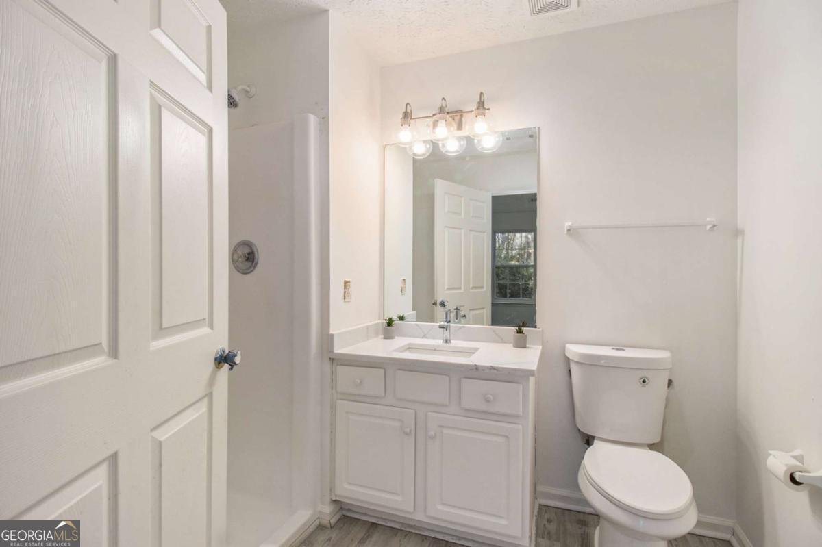 1025 Lakeside Circle Covington - 11