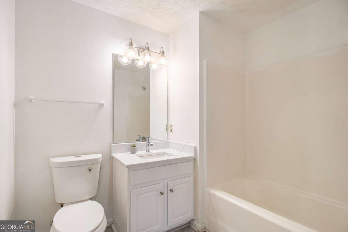 1025 Lakeside Circle Covington - 8