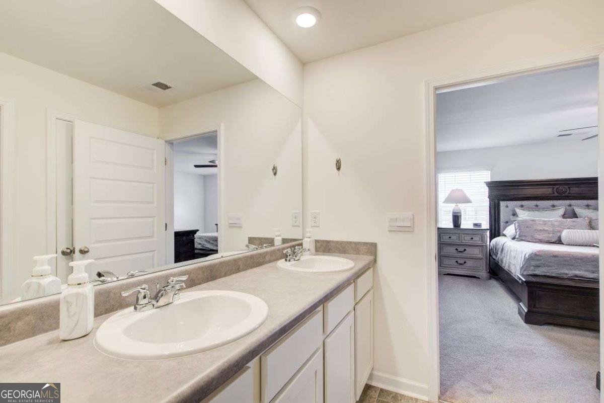 221 SULLIVAN Street Hampton - 33