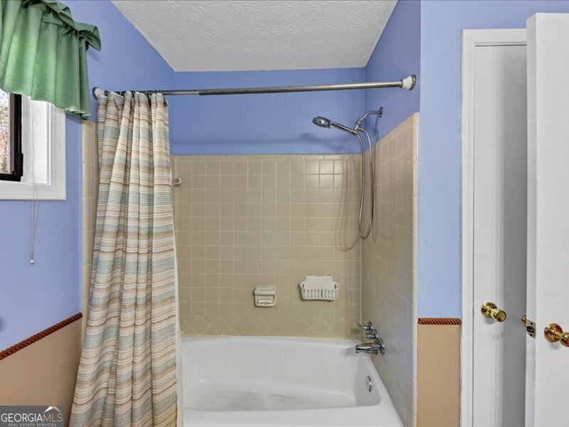 5221 La Paloma Drive Lilburn - 33