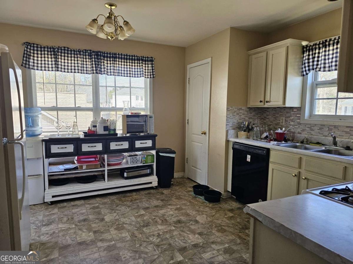 68 Georgias Lane Dallas - 8
