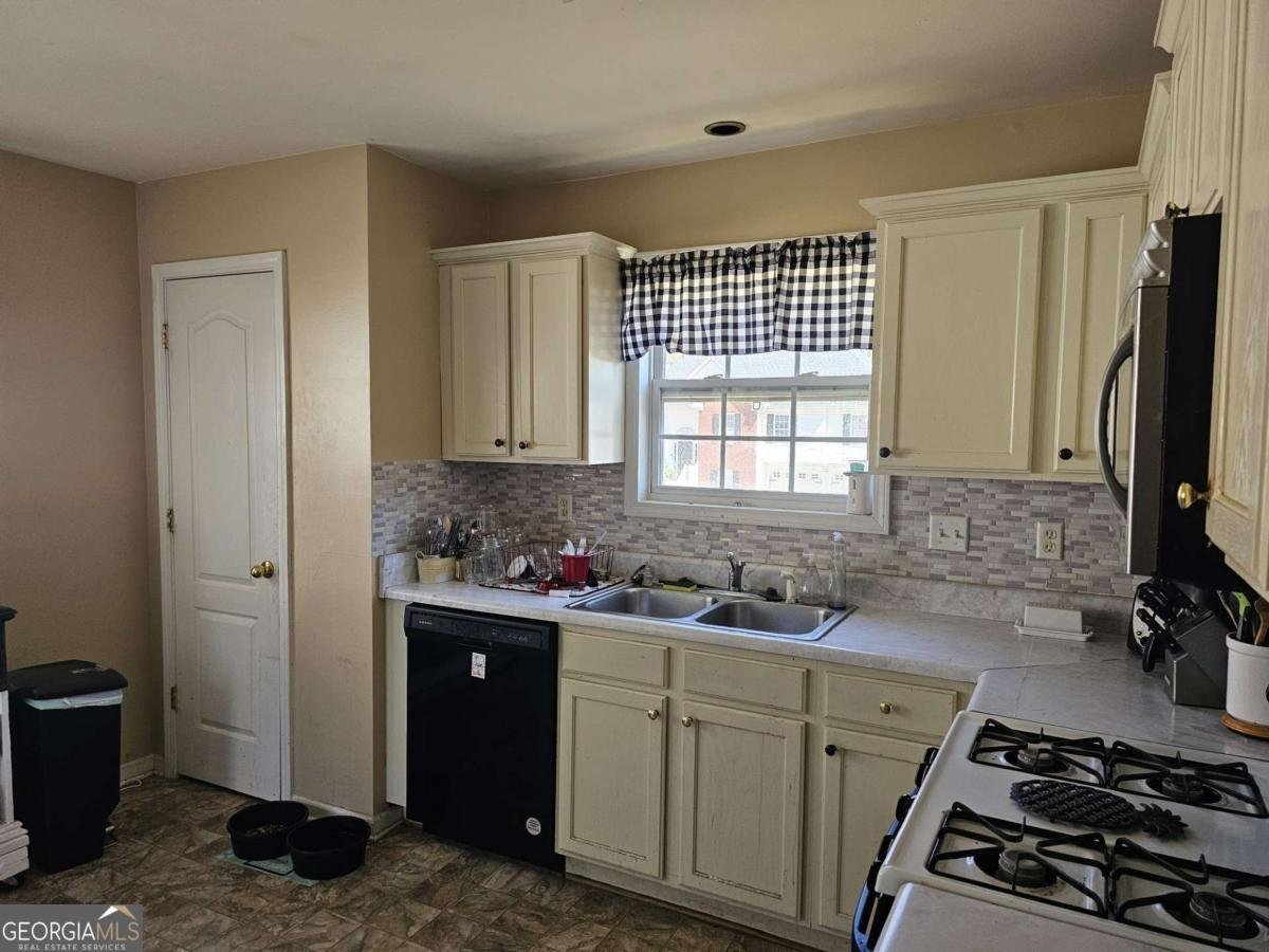 68 Georgias Lane Dallas - 9