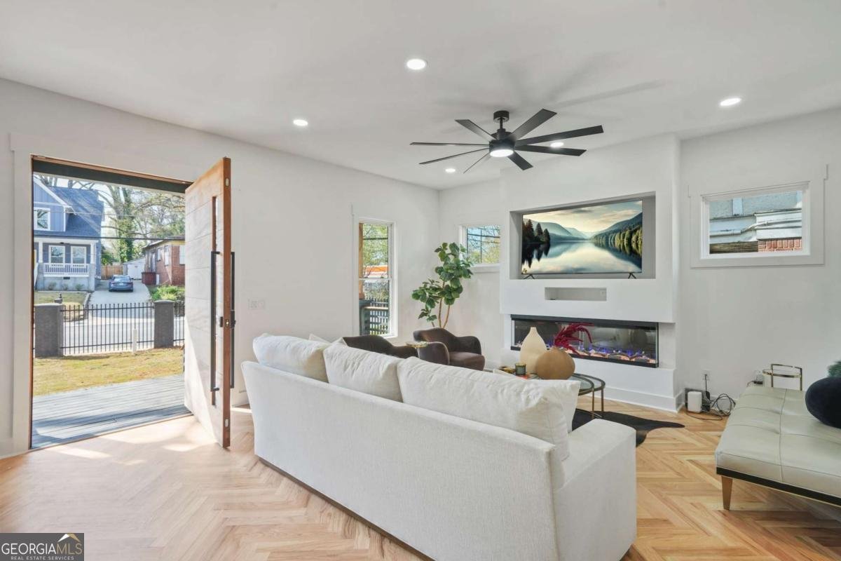 718 Cascade Avenue Atlanta - 9