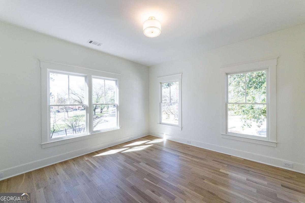 585 Sherwood Road Atlanta - 92