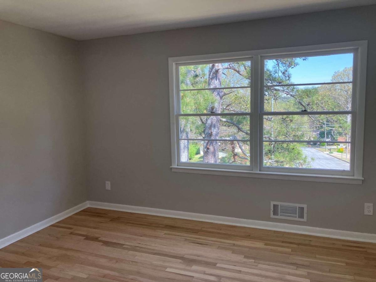 490 Larchmont Drive Atlanta - 17