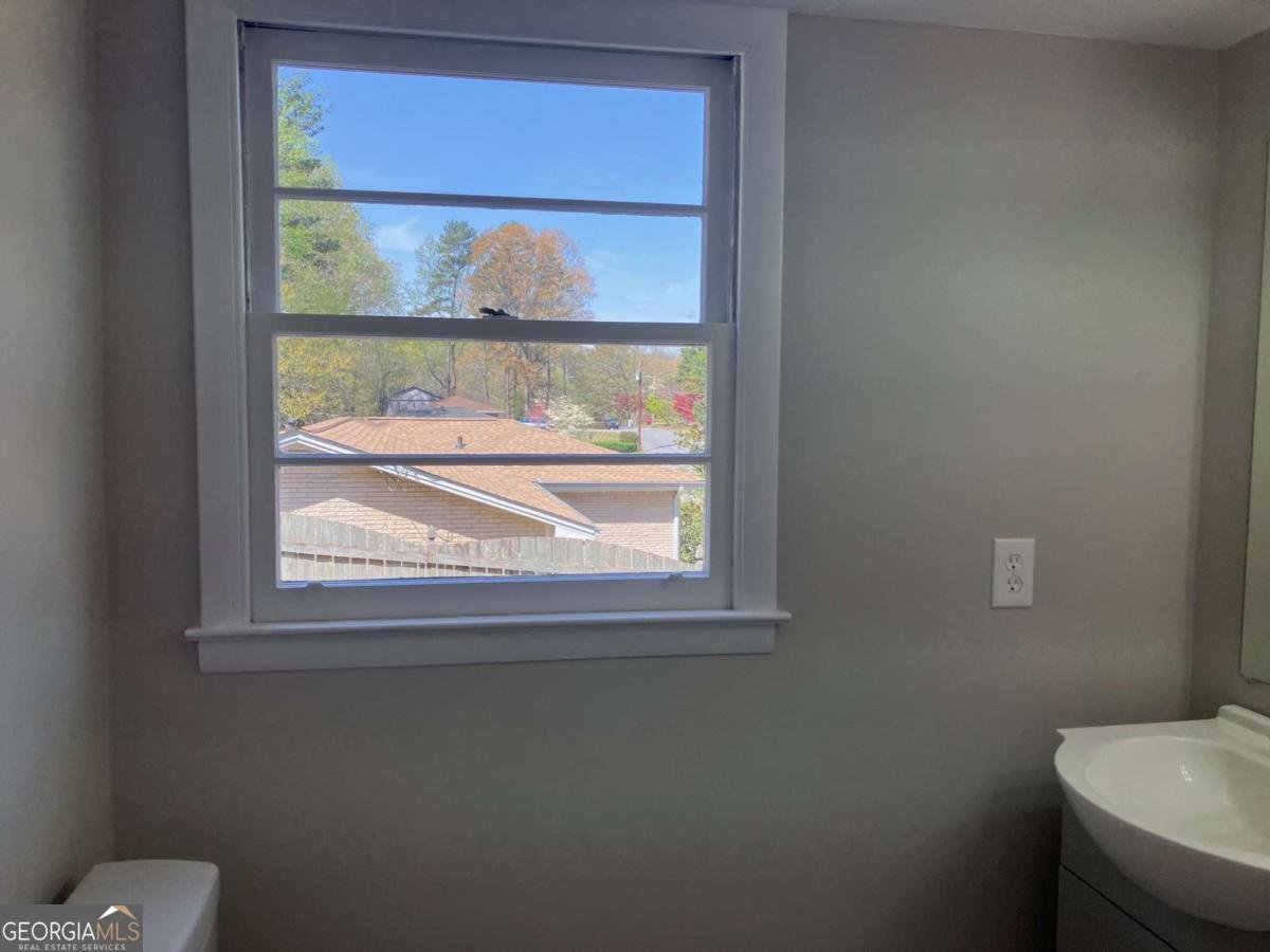 490 Larchmont Drive Atlanta - 23