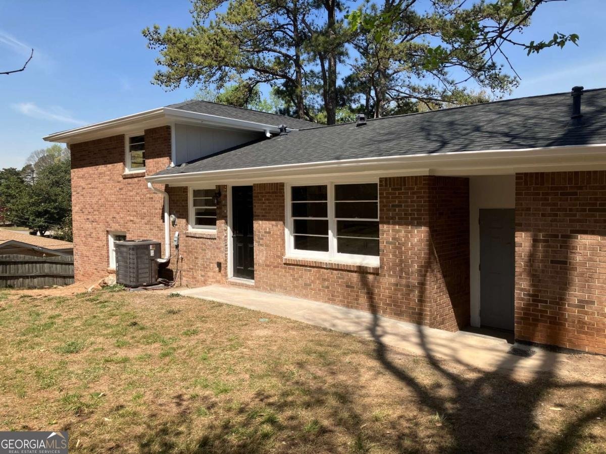 490 Larchmont Drive Atlanta - 35