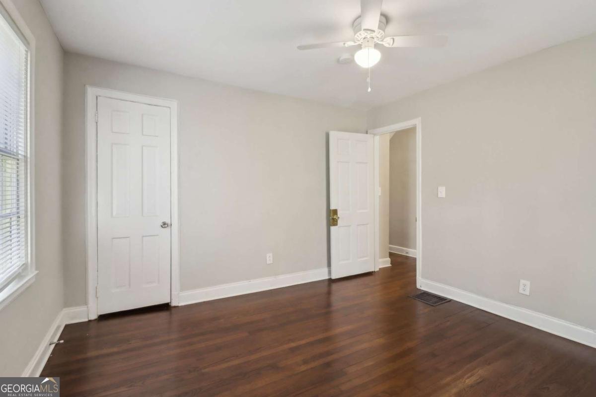 1563 MAYFLOWER Avenue Atlanta - 18