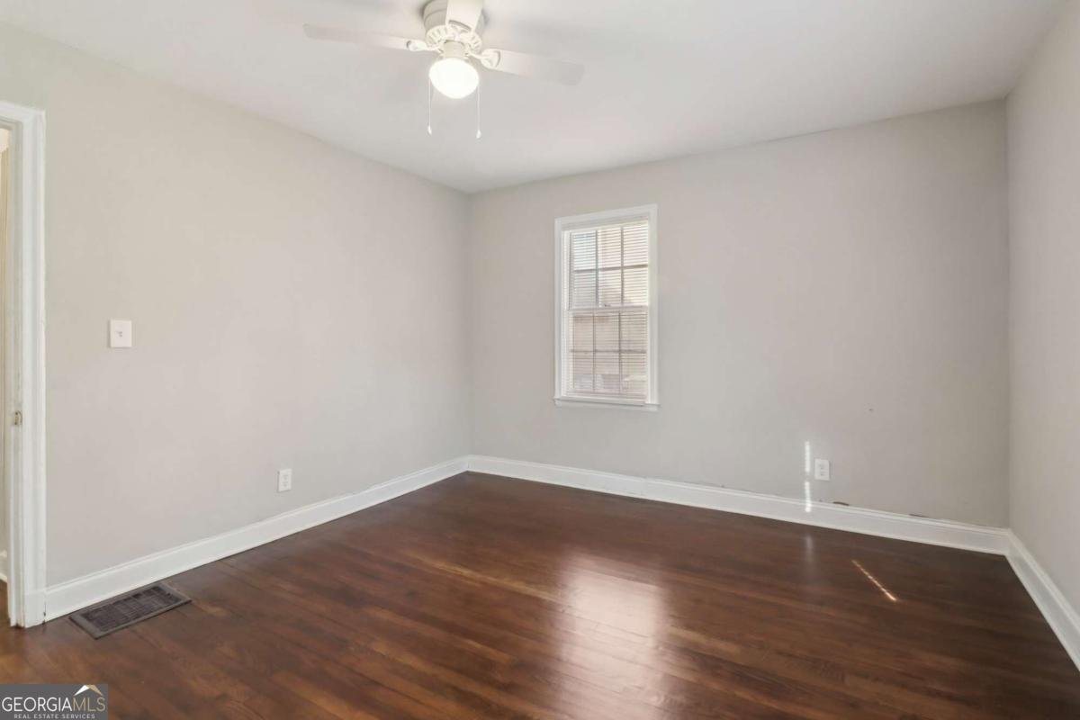 1563 MAYFLOWER Avenue Atlanta - 19
