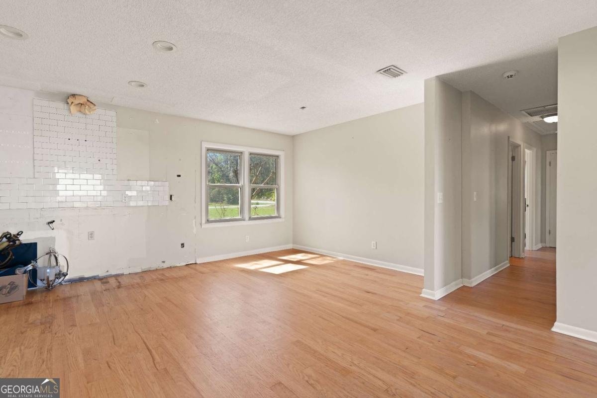 109 East Avenue Waverly - 19