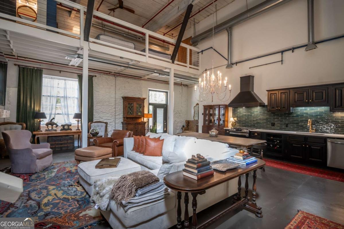 585 White Circle Athens - 10