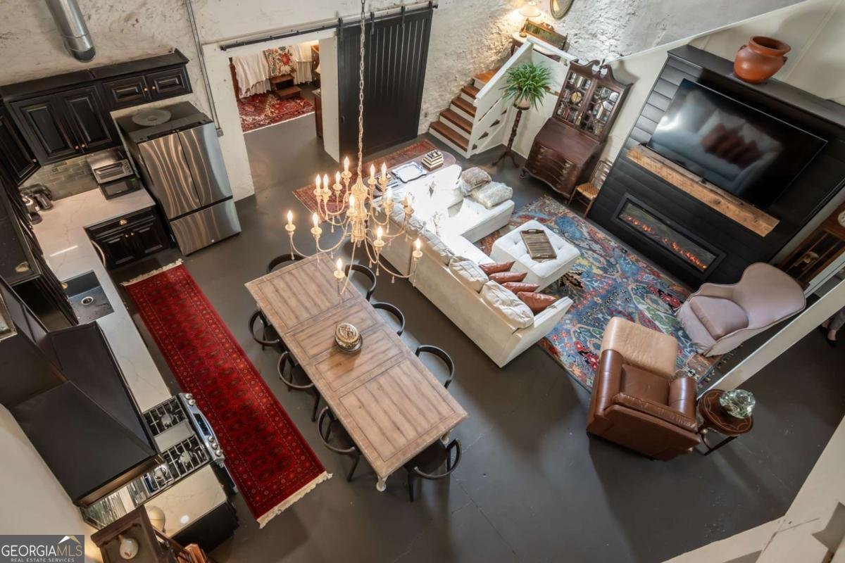 585 White Circle Athens - 11