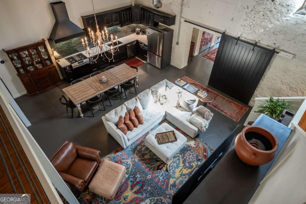 585 White Circle Athens - 12