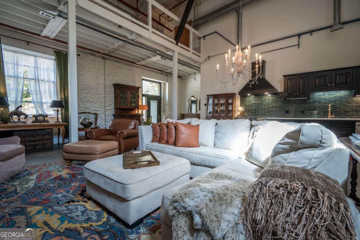 585 White Circle Athens - 17