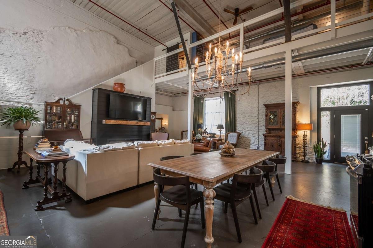 585 White Circle Athens - 19