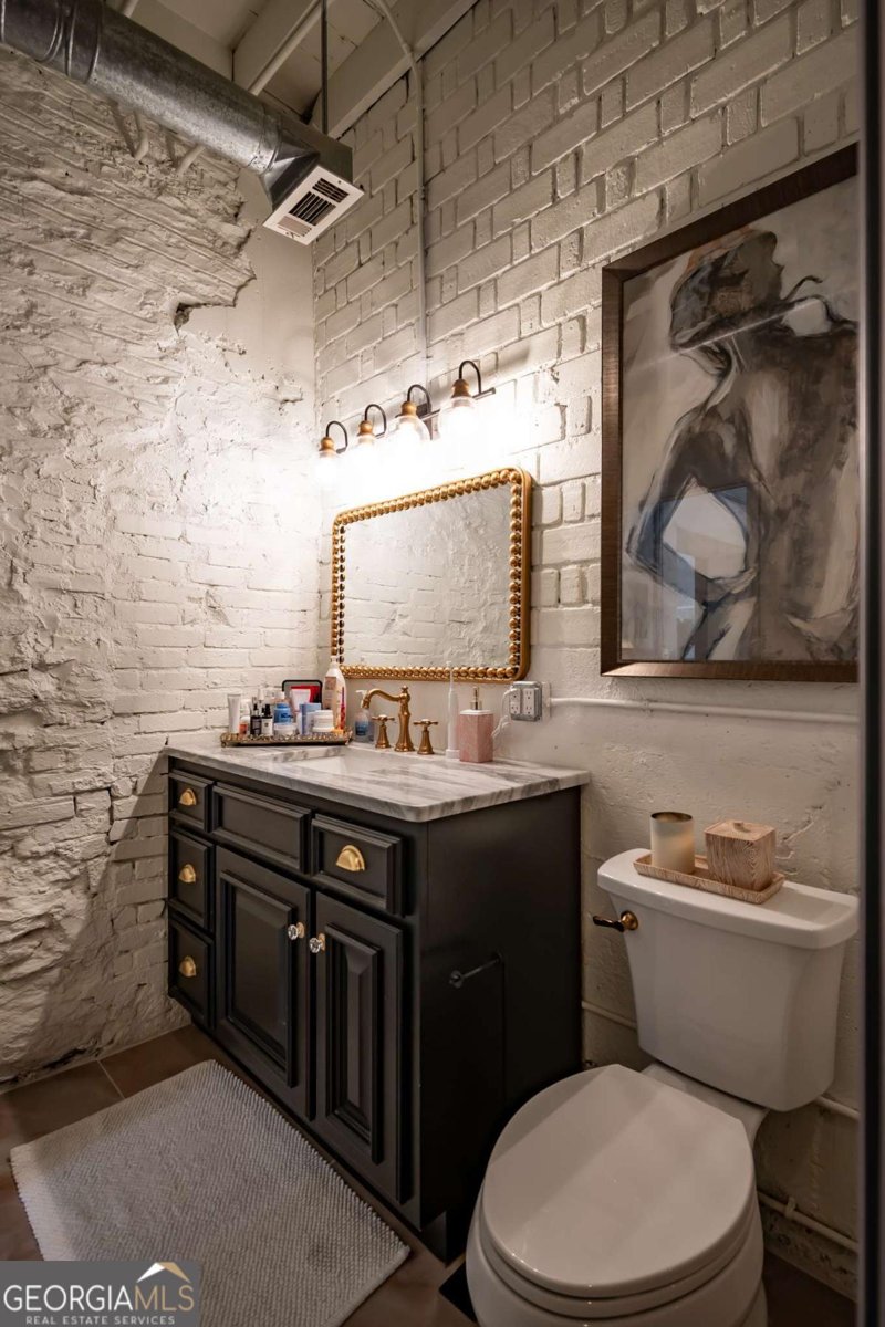 585 White Circle Athens - 36