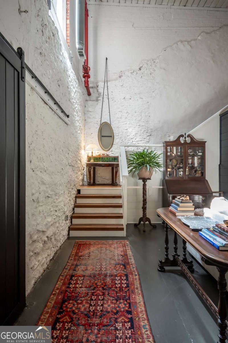 585 White Circle Athens - 38