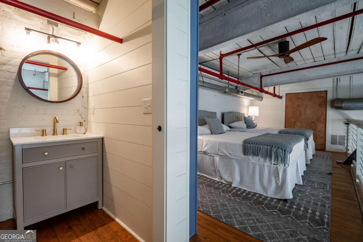 585 White Circle Athens - 42