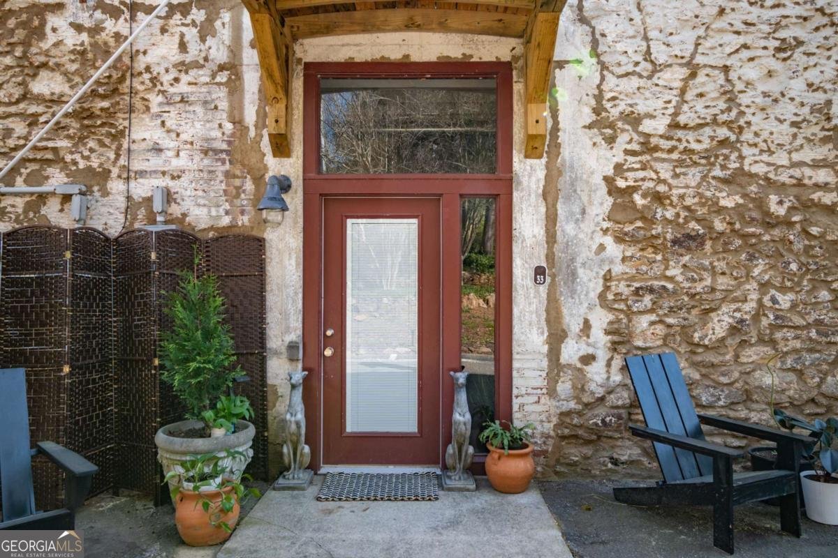 585 White Circle Athens - 49