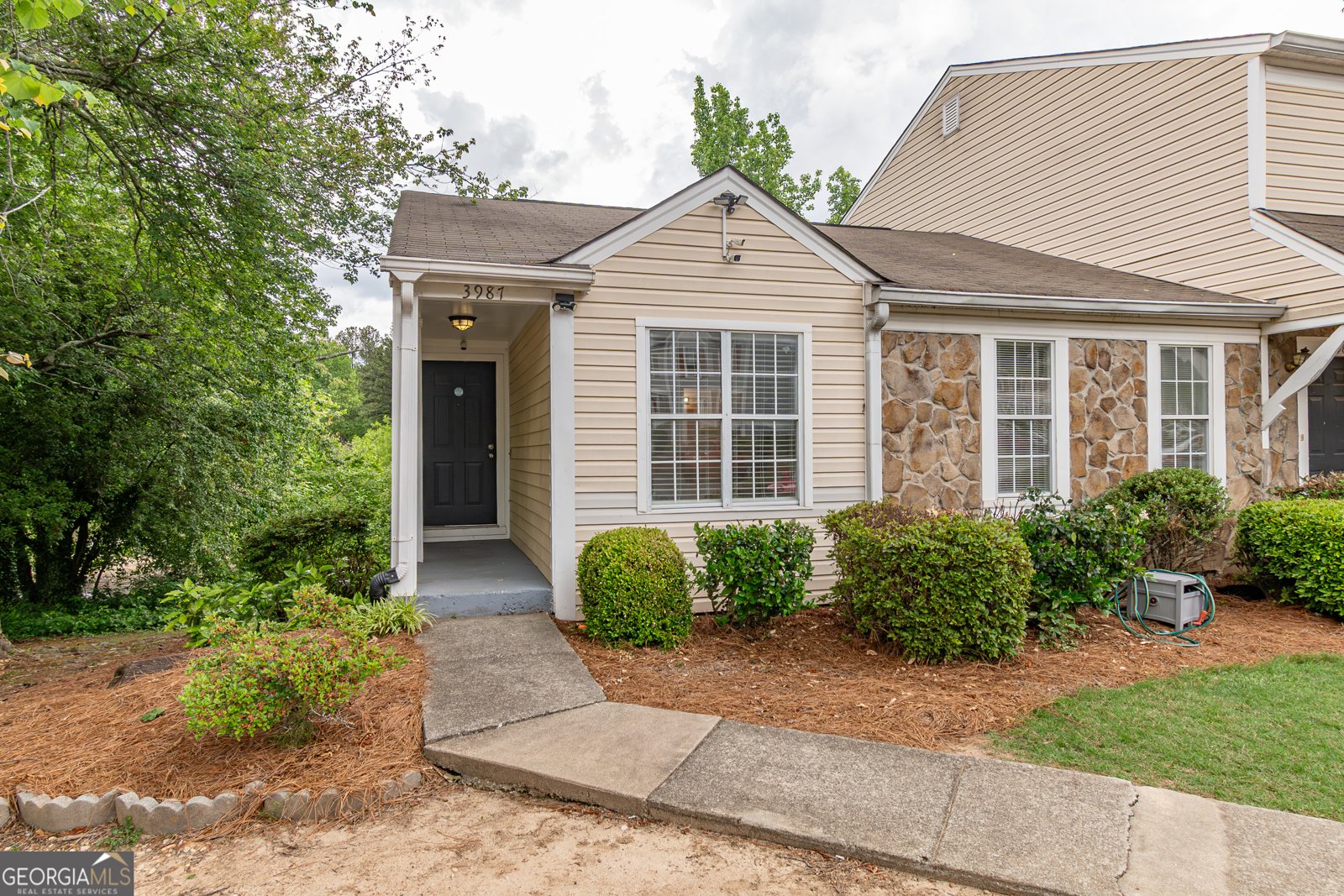 3987 Bayside Circle Atlanta - 1