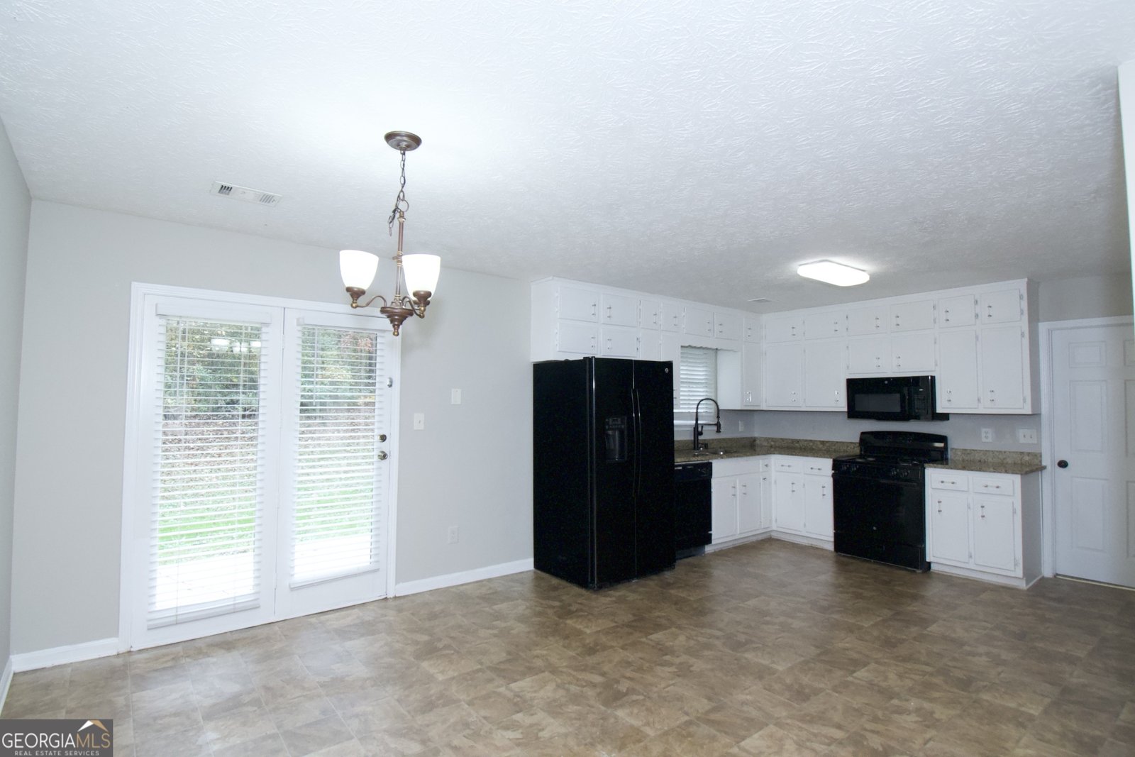 321 Summerwood Lane Stockbridge - 10