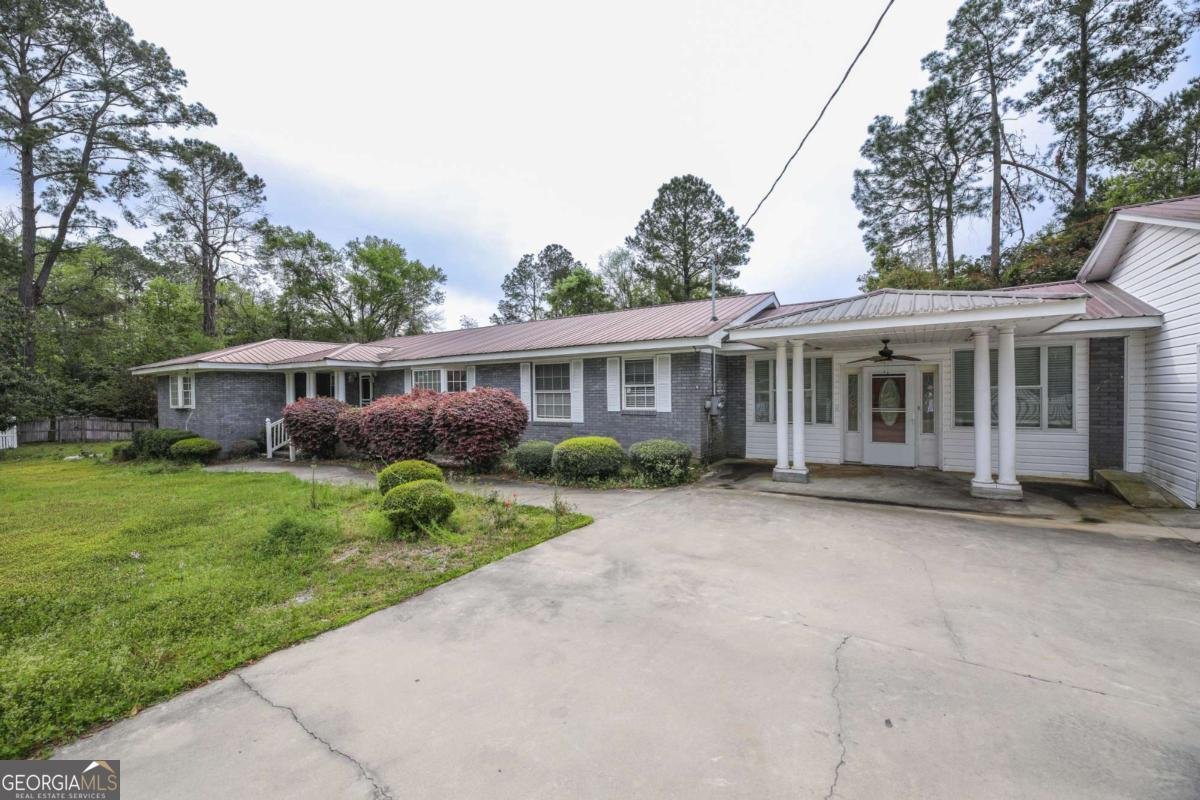 1100 Atlantic Avenue Waycross - 33