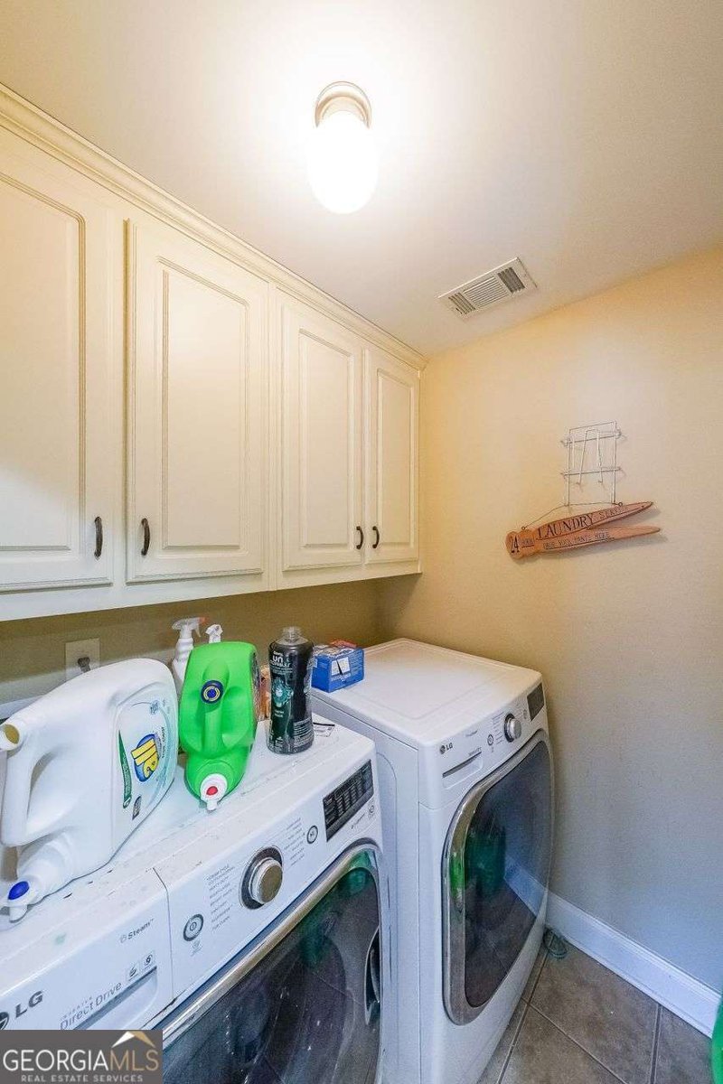 4408 MEADOWWOOD Drive Loganville - 24