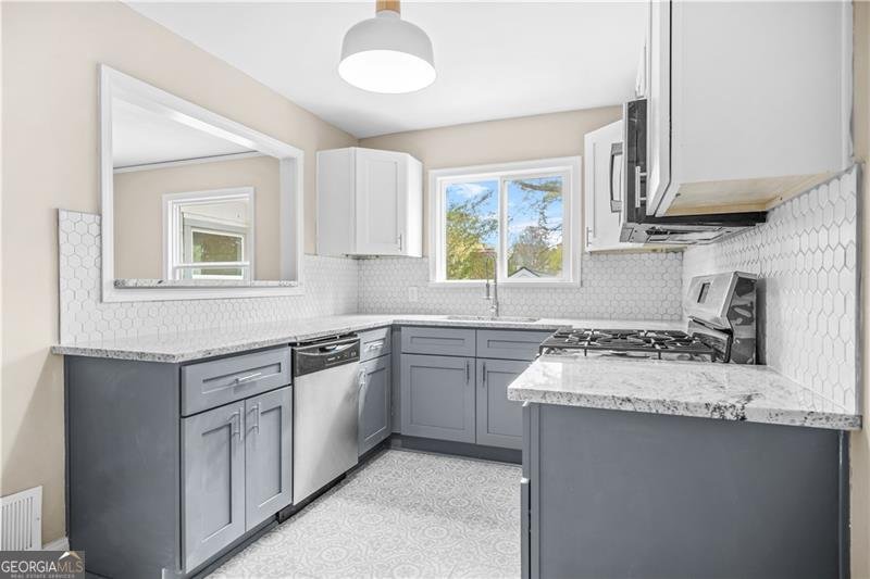 1910 THOMPSON Avenue East Point - 6